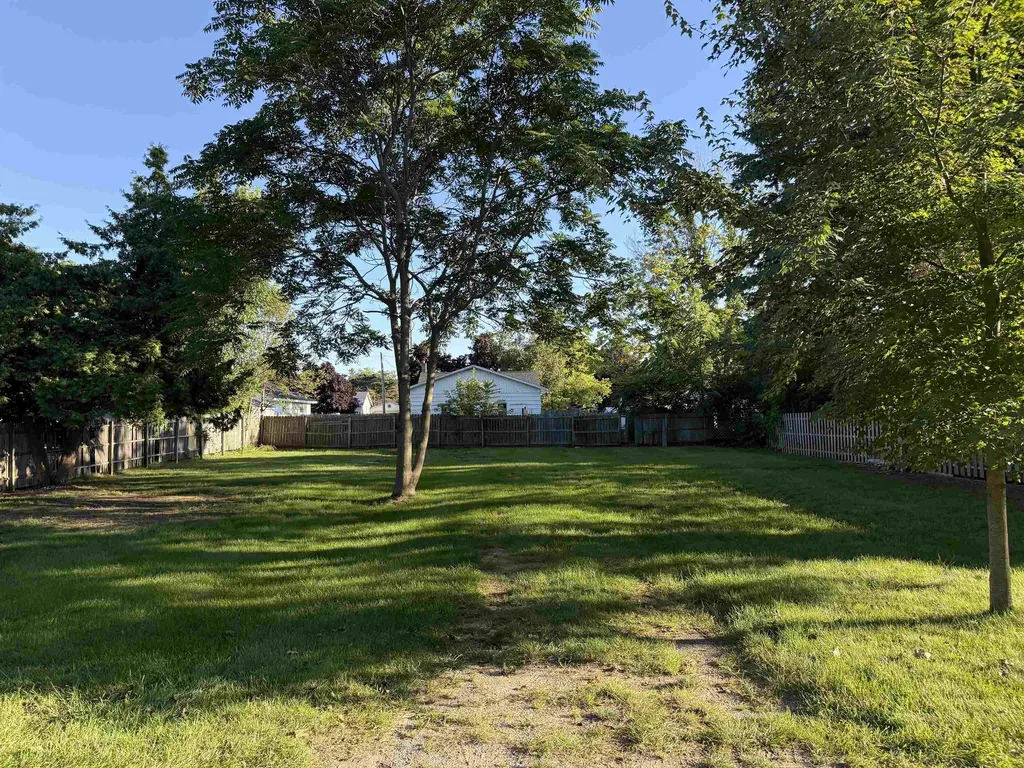 406 W Lincoln Avenue Charlevoix Township MI 49720