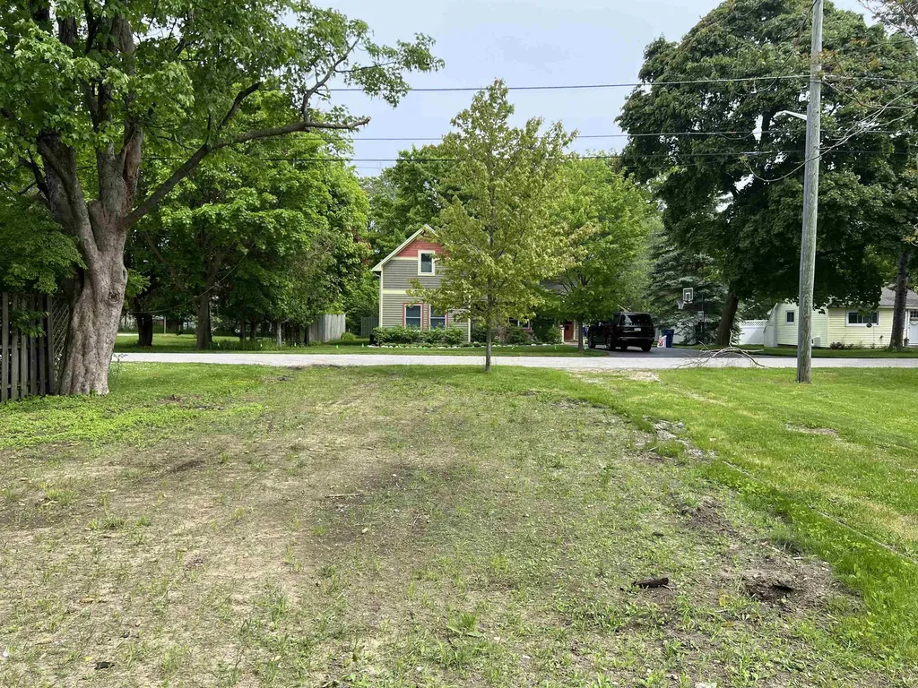 406 W Lincoln Avenue Charlevoix Township MI 49720