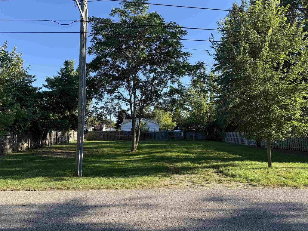 406 W Lincoln Avenue Charlevoix Township MI 49720
