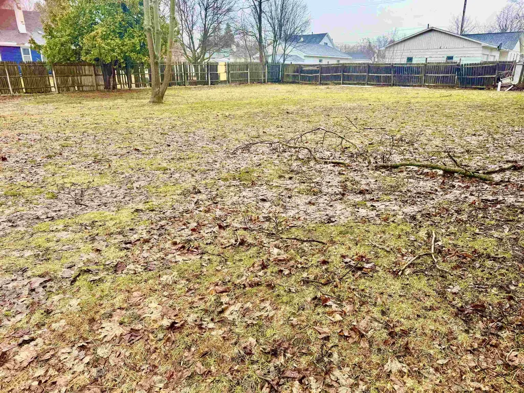 406 W Lincoln Avenue Charlevoix Township MI 49720