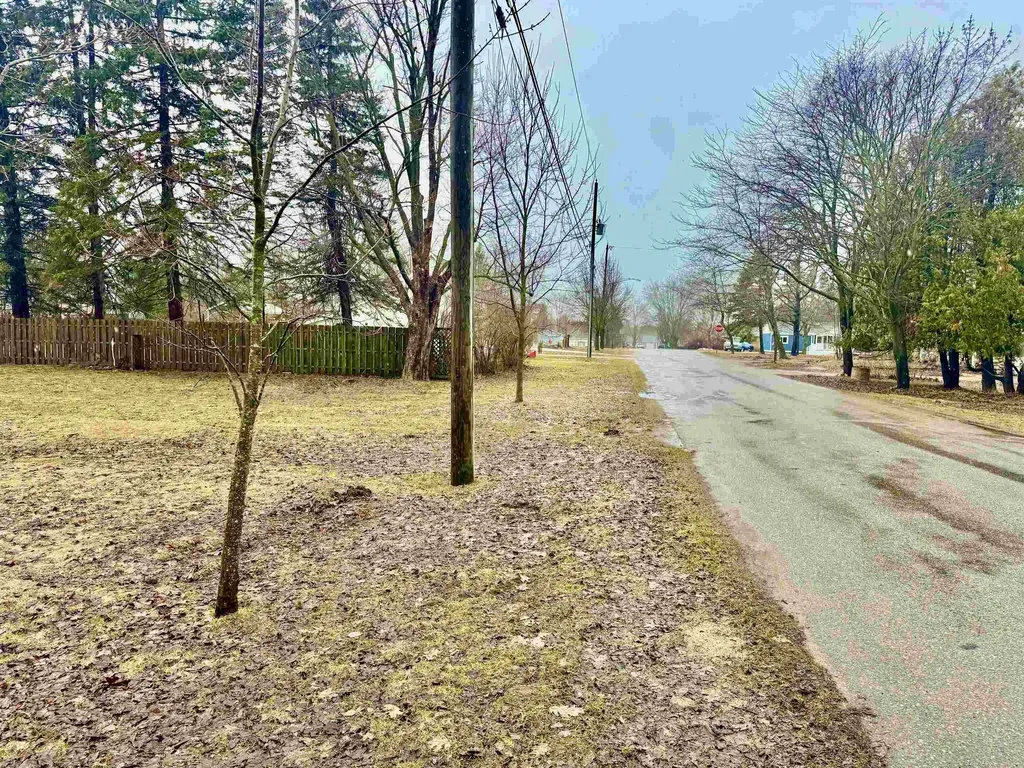406 W Lincoln Avenue Charlevoix Township MI 49720