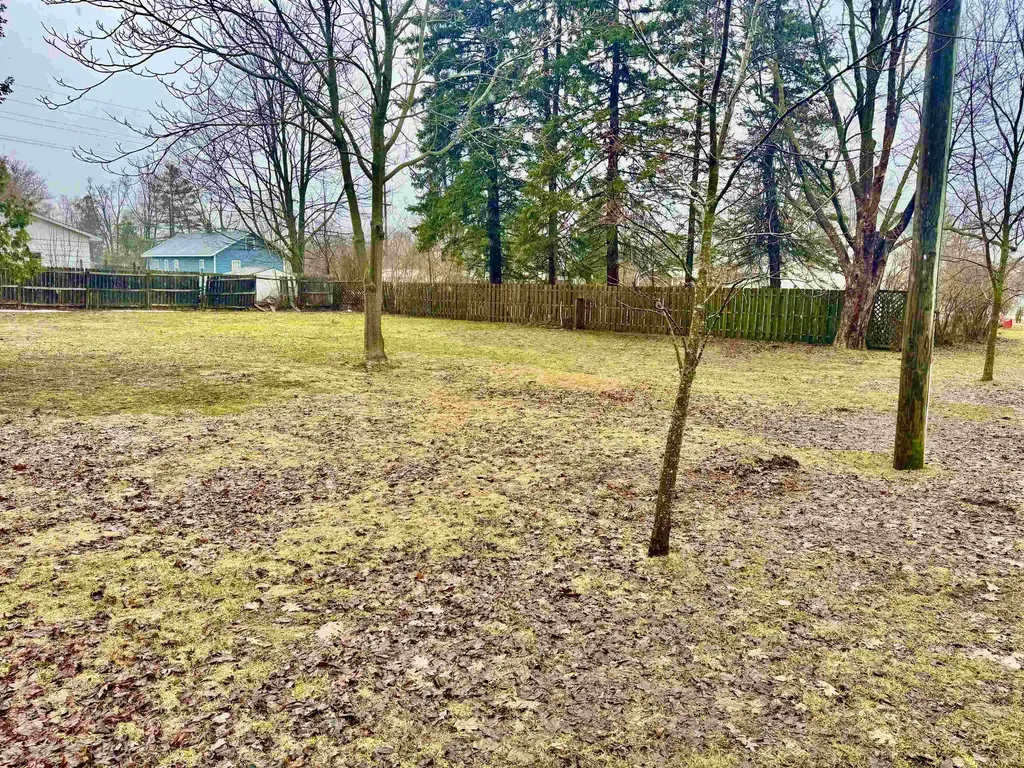 406 W Lincoln Avenue Charlevoix Township MI 49720