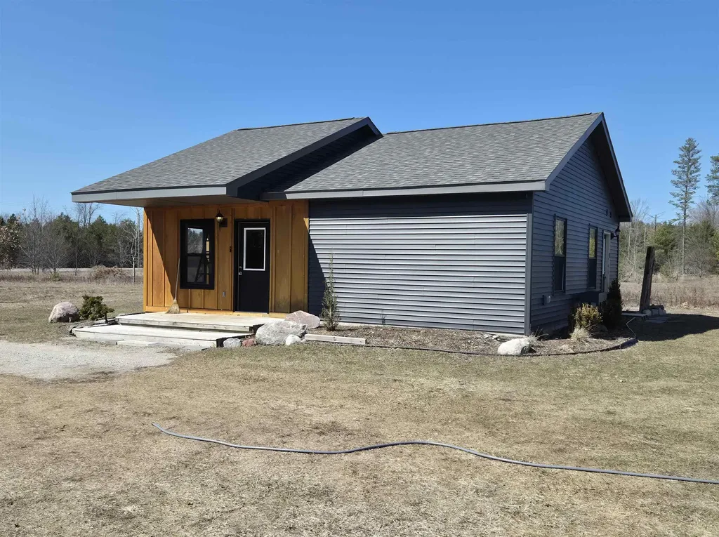 6704 Rapid City Road NW Clearwater Township MI 49676