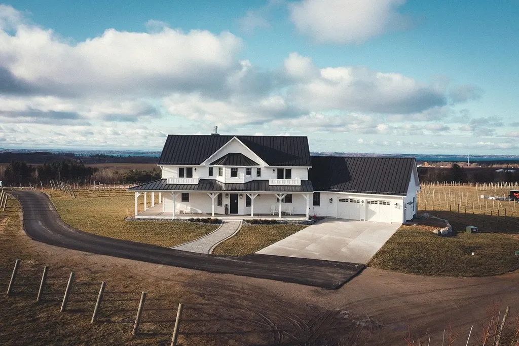 8062 Sayler Road Acme Township MI 49690