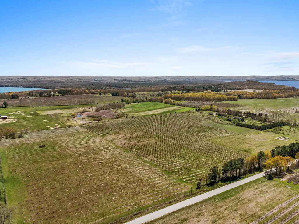 12139 Chippewa Trail Milton Township MI 49676