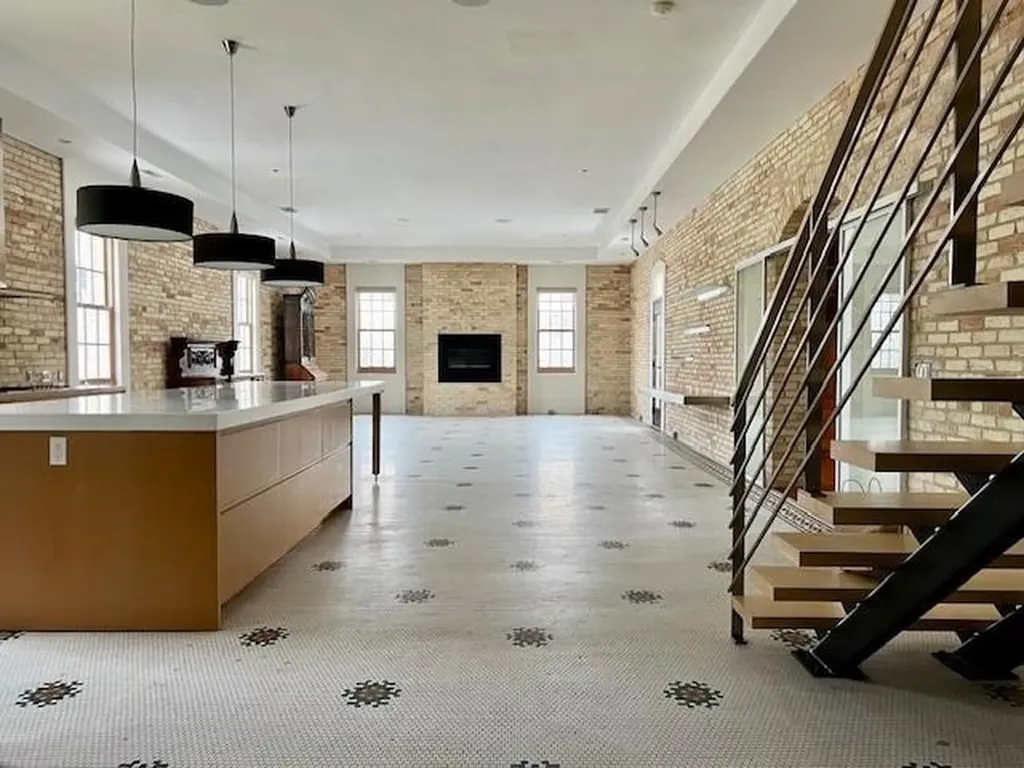 800-319 Cottageview Drive Traverse City City MI 49684