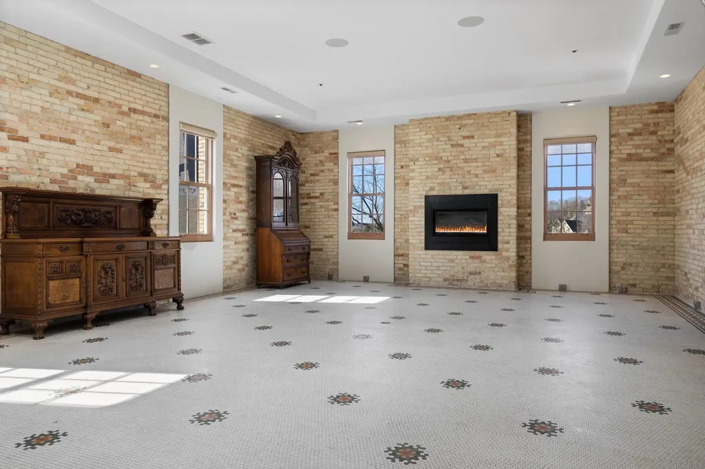 800-319 Cottageview Drive Traverse City City MI 49684