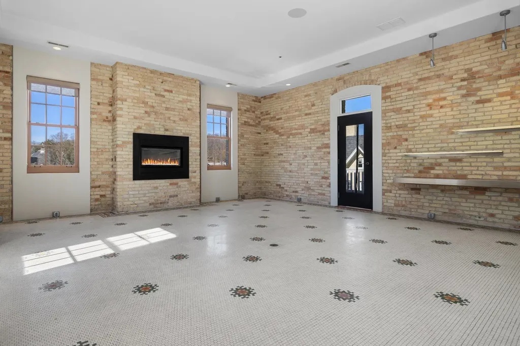 800-319 Cottageview Drive Traverse City City MI 49684