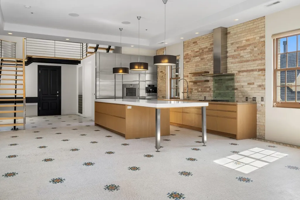 800-319 Cottageview Drive Traverse City City MI 49684
