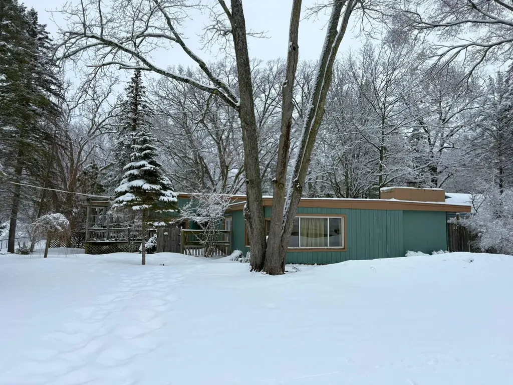 8890 Us-131, S Green Lake Township MI 49637