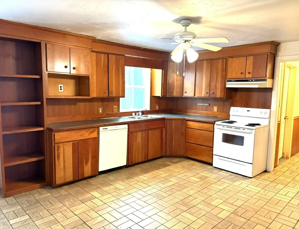 8890 Us-131, S Green Lake Township MI 49637