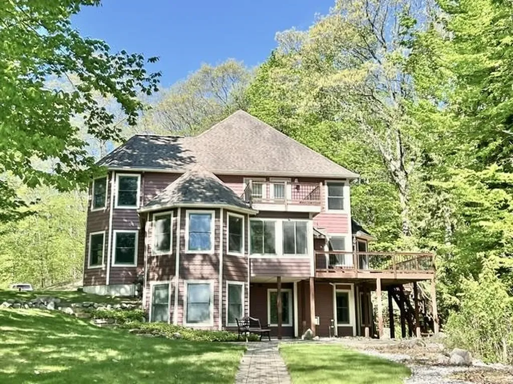 10057 E Leeward Shores Drive Elmwood Charter Township MI 49684