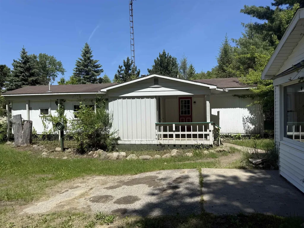 8923 SE Torch Lake Drive Helena Township MI 49612
