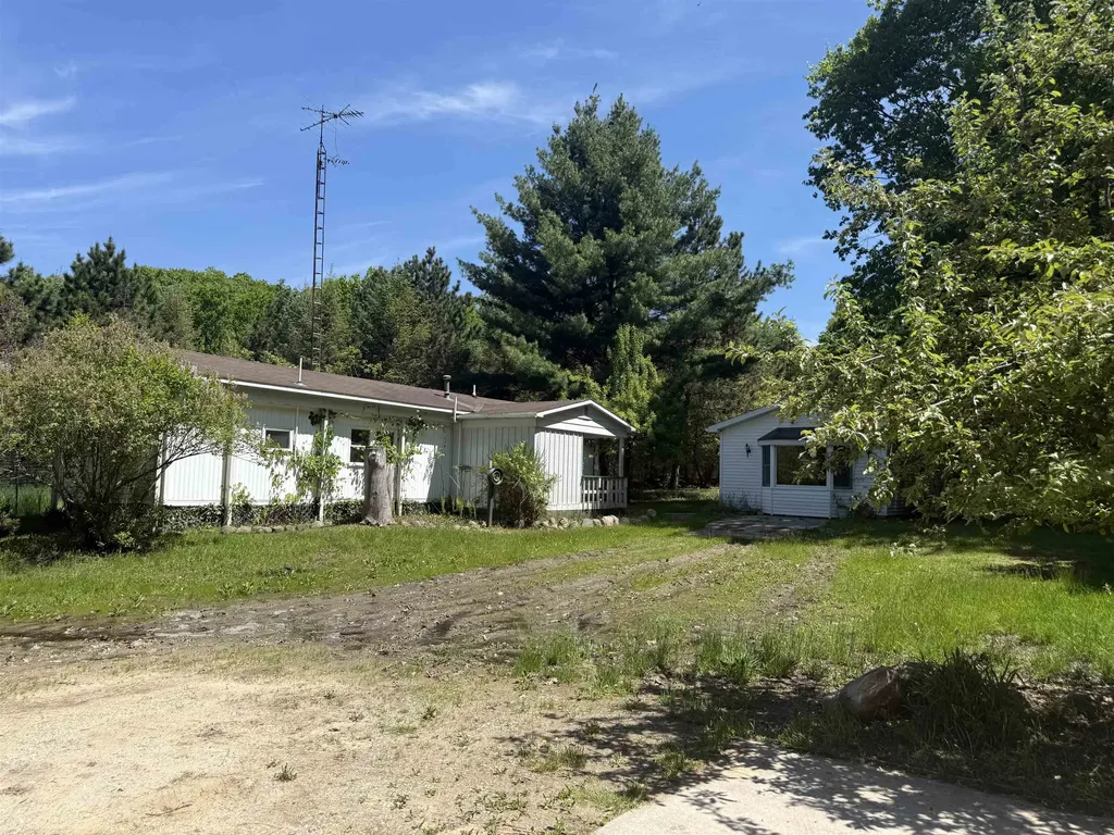 8923 SE Torch Lake Drive Helena Township MI 49612
