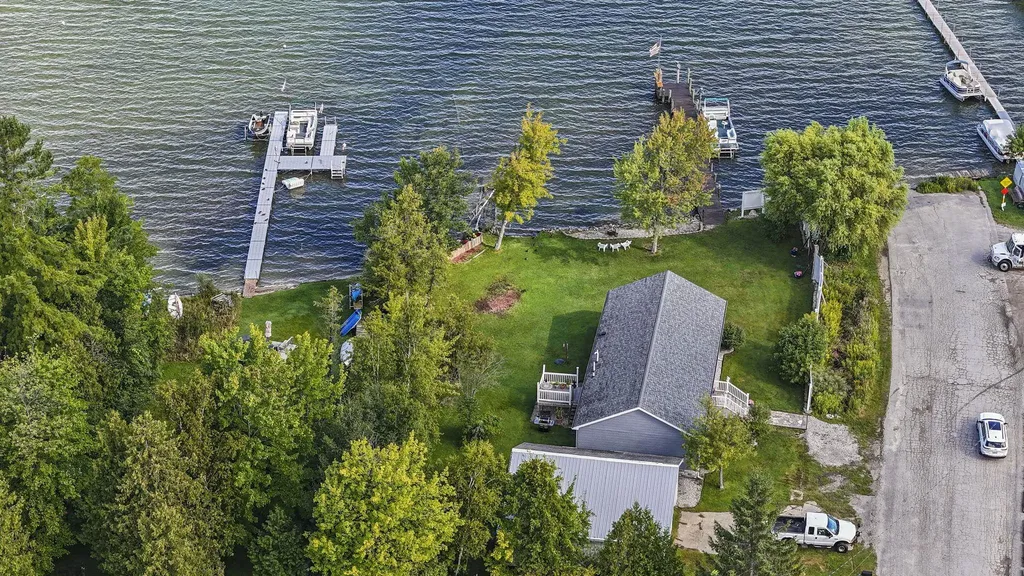 9850 S Perrins Landing Drive Solon Township MI 49684