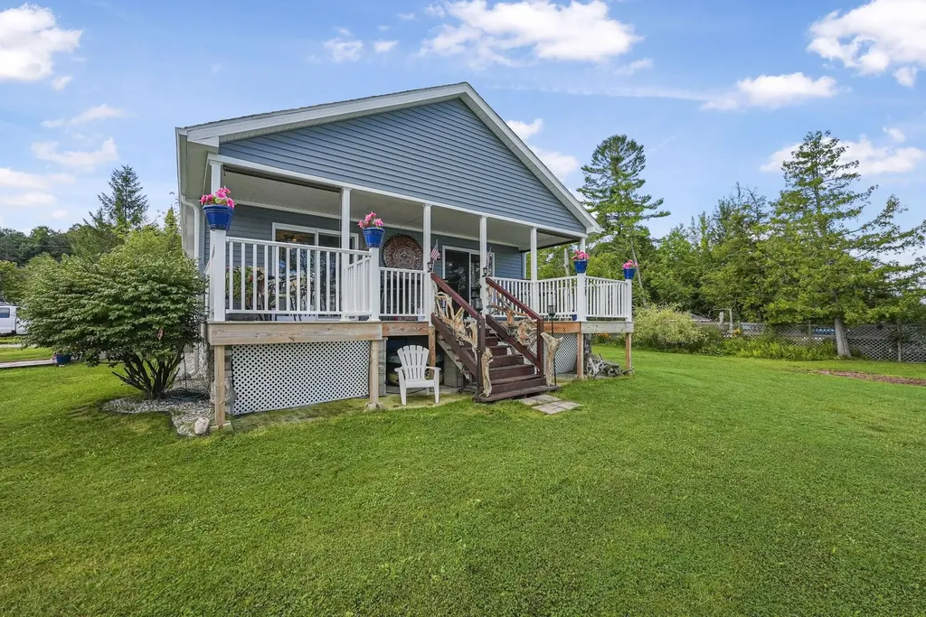9850 S Perrins Landing Drive Solon Township MI 49684
