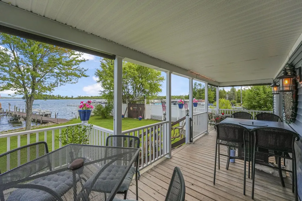9850 S Perrins Landing Drive Solon Township MI 49684