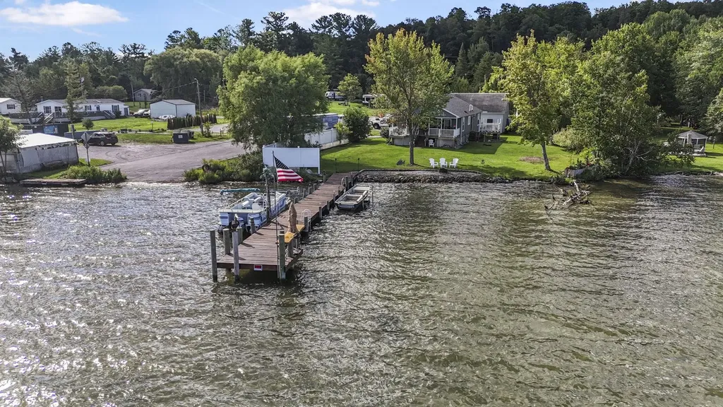 9850 S Perrins Landing Drive Solon Township MI 49684