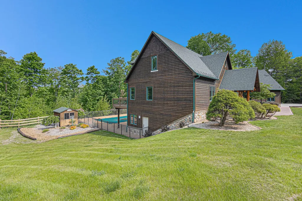 5575 M 72 Clearwater Township MI 49690