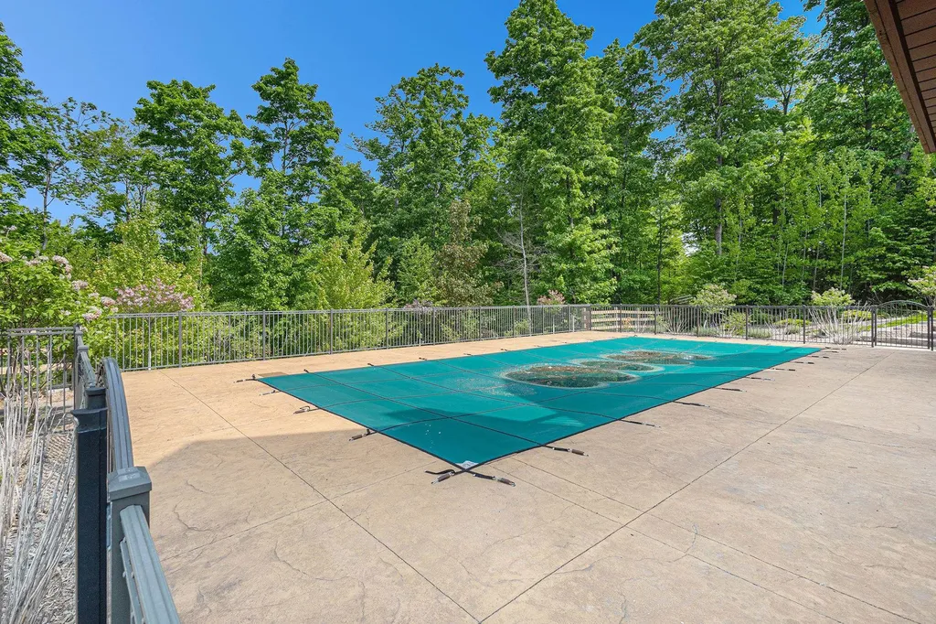 5575 M 72 Clearwater Township MI 49690