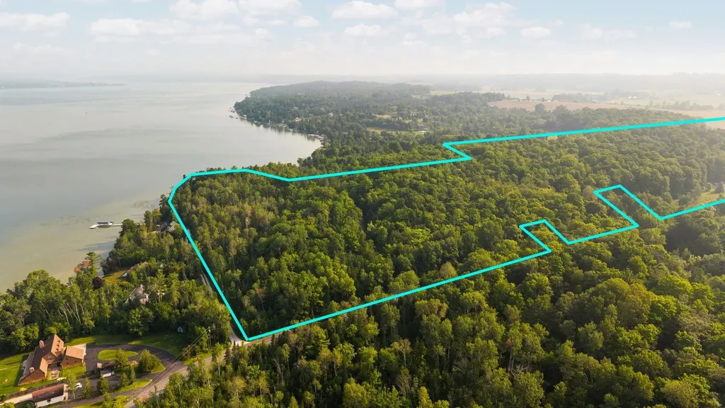 7135 E Birch Point Road Elmwood Charter Township MI 49684