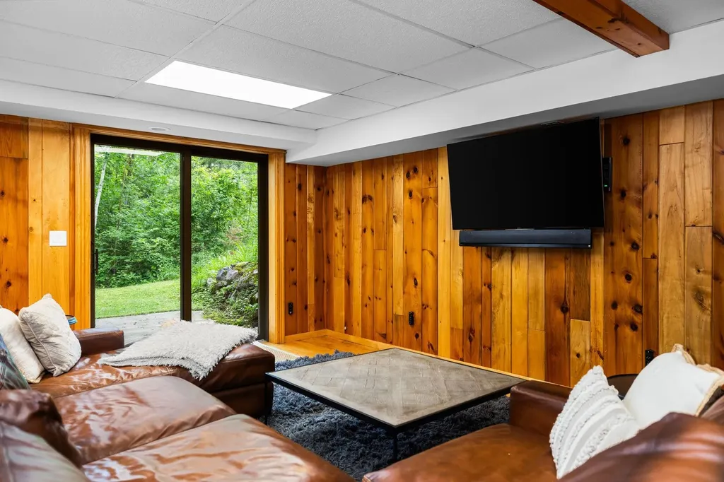 7135 E Birch Point Road Elmwood Charter Township MI 49684