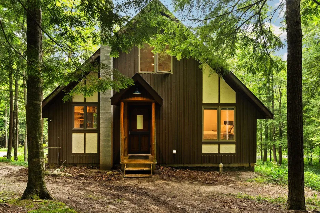 7135 E Birch Point Road Elmwood Charter Township MI 49684