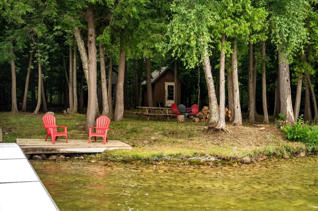 7135 E Birch Point Road Elmwood Charter Township MI 49684