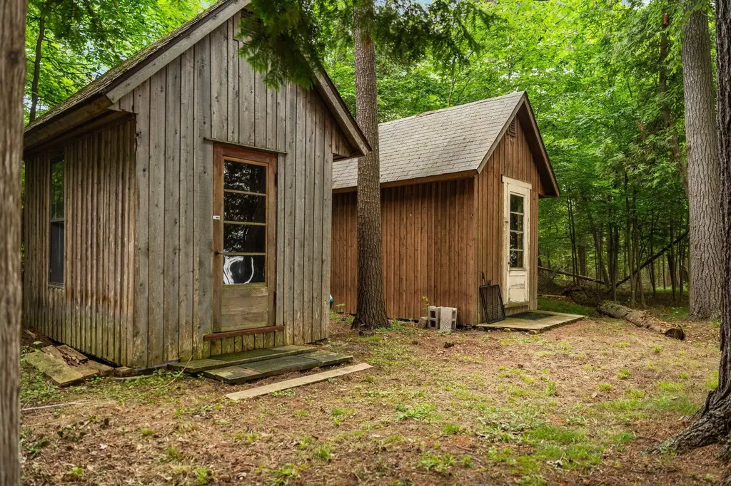 7135 E Birch Point Road Elmwood Charter Township MI 49684