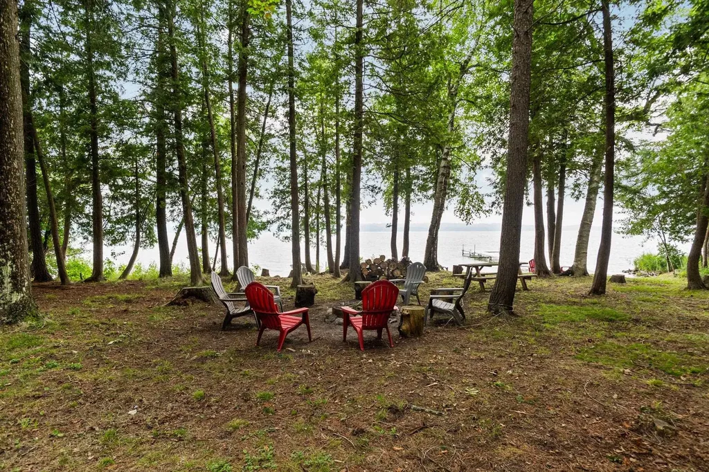 7135 E Birch Point Road Elmwood Charter Township MI 49684