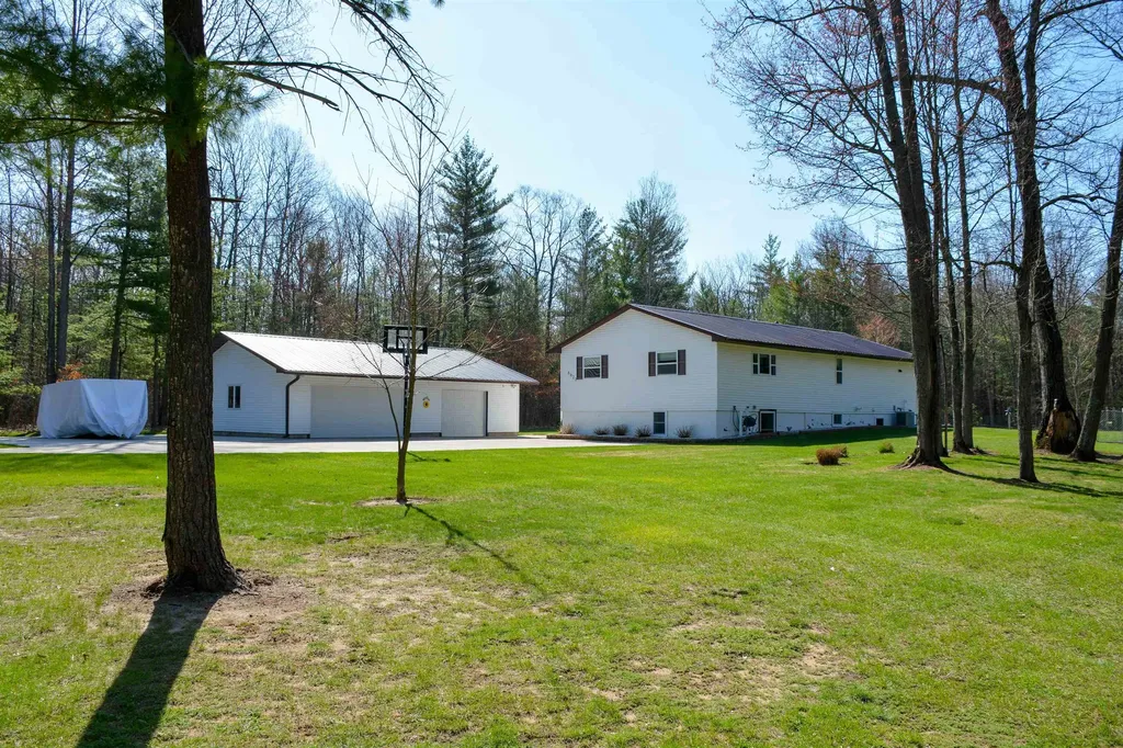6622 Walton Road Fife Lake Township MI 49649
