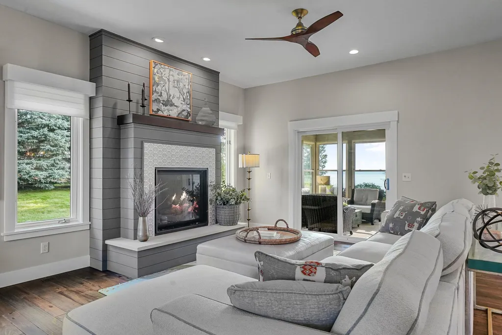9546 Eastridge Drive Peninsula Township MI 49686