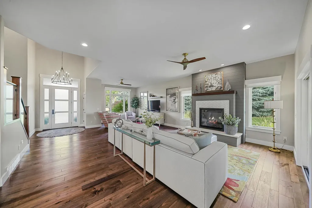9546 Eastridge Drive Peninsula Township MI 49686