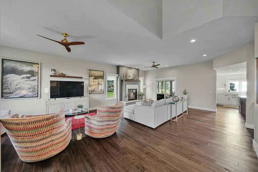 9546 Eastridge Drive Peninsula Township MI 49686