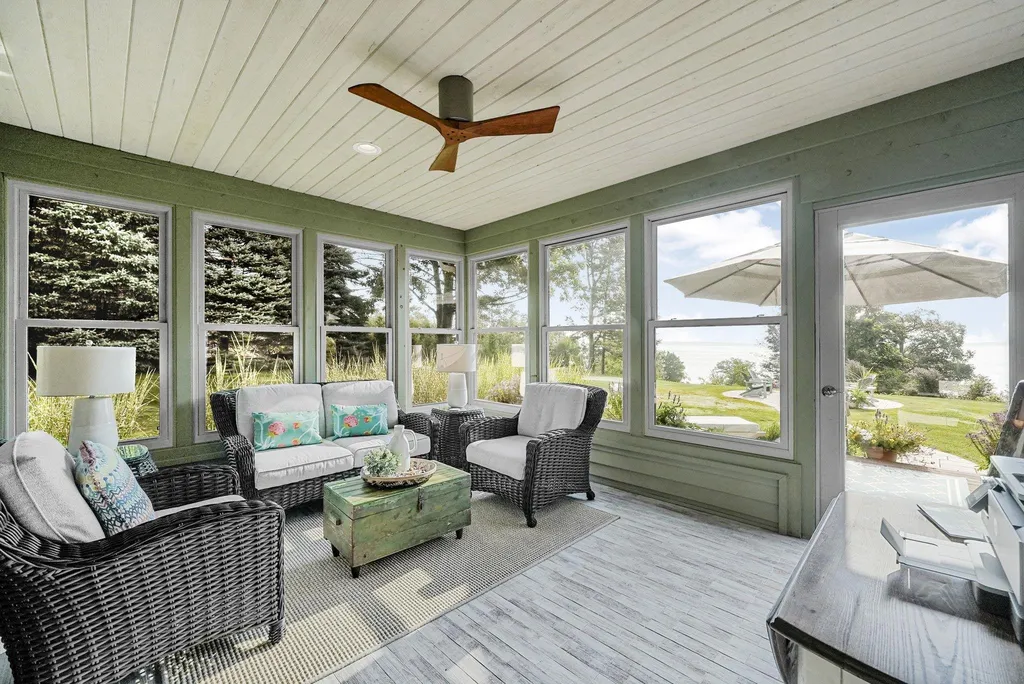 9546 Eastridge Drive Peninsula Township MI 49686