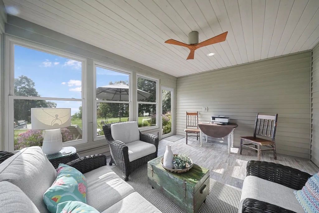 9546 Eastridge Drive Peninsula Township MI 49686