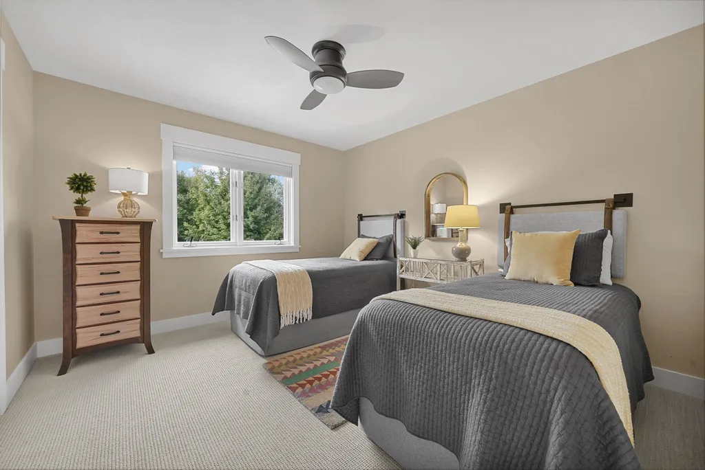 9546 Eastridge Drive Peninsula Township MI 49686