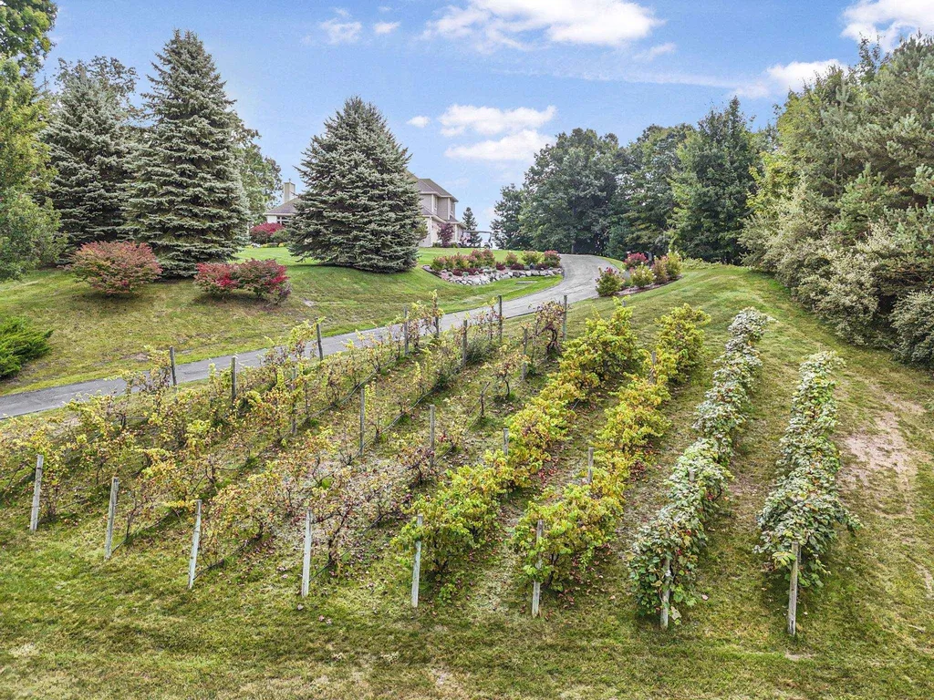 9546 Eastridge Drive Peninsula Township MI 49686