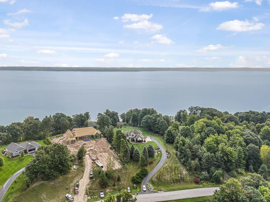 9546 Eastridge Drive Peninsula Township MI 49686