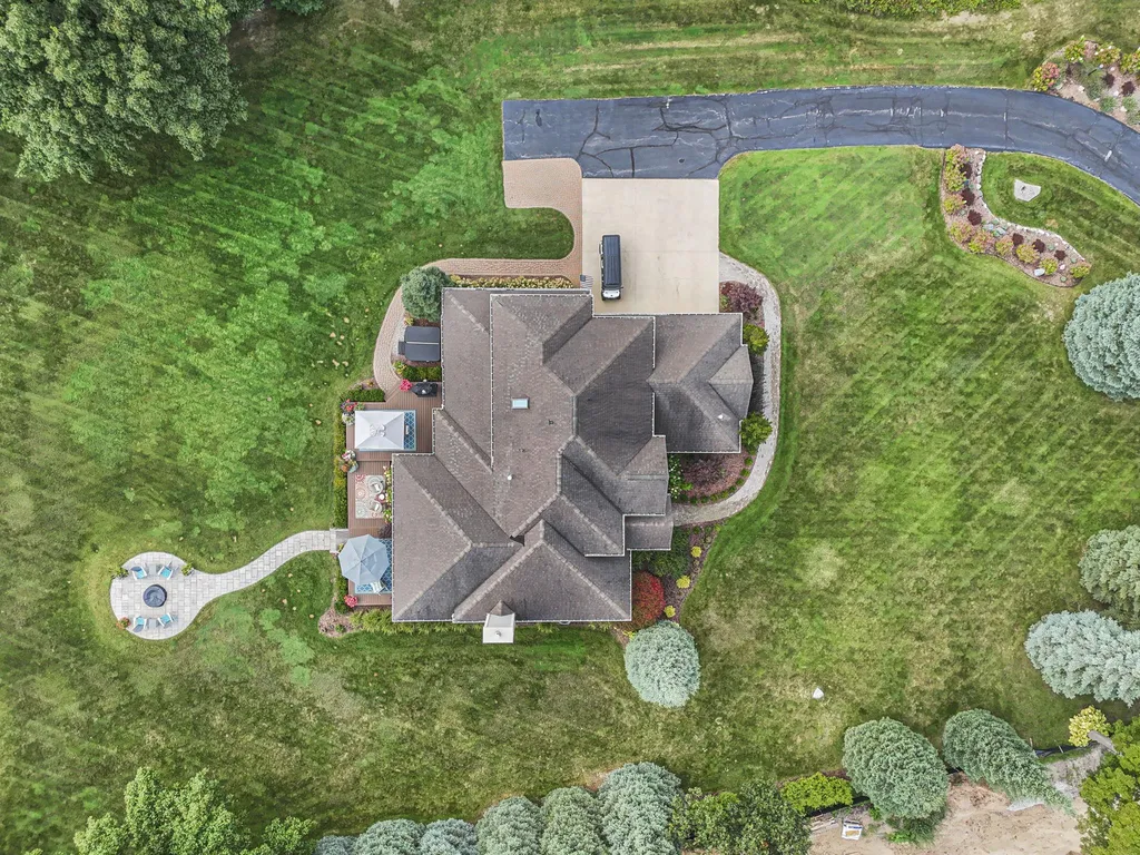 9546 Eastridge Drive Peninsula Township MI 49686