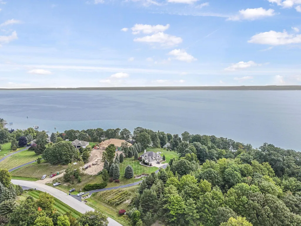 9546 Eastridge Drive Peninsula Township MI 49686