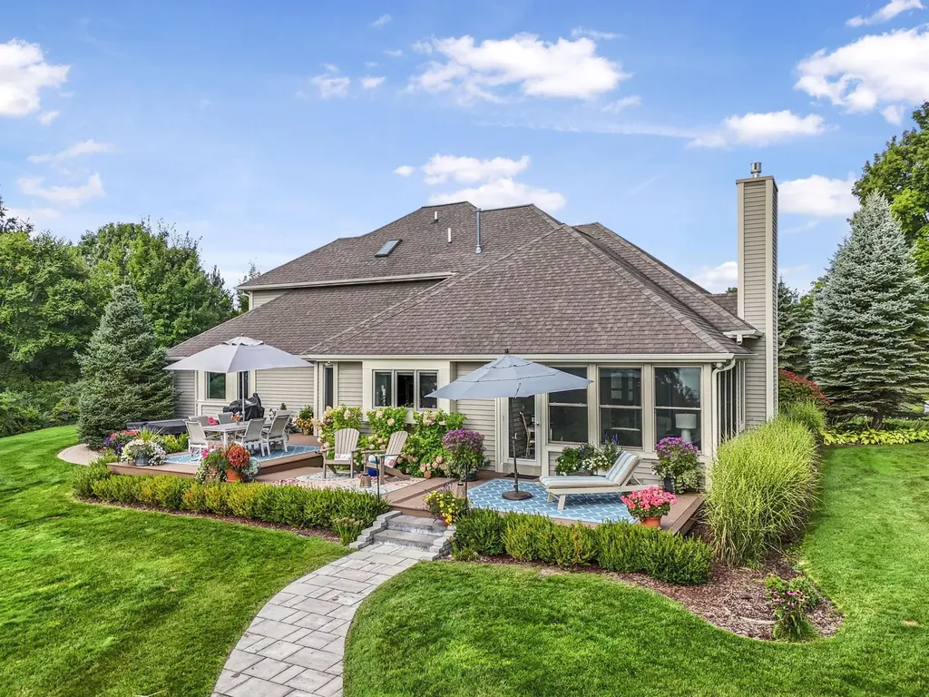 9546 Eastridge Drive Peninsula Township MI 49686