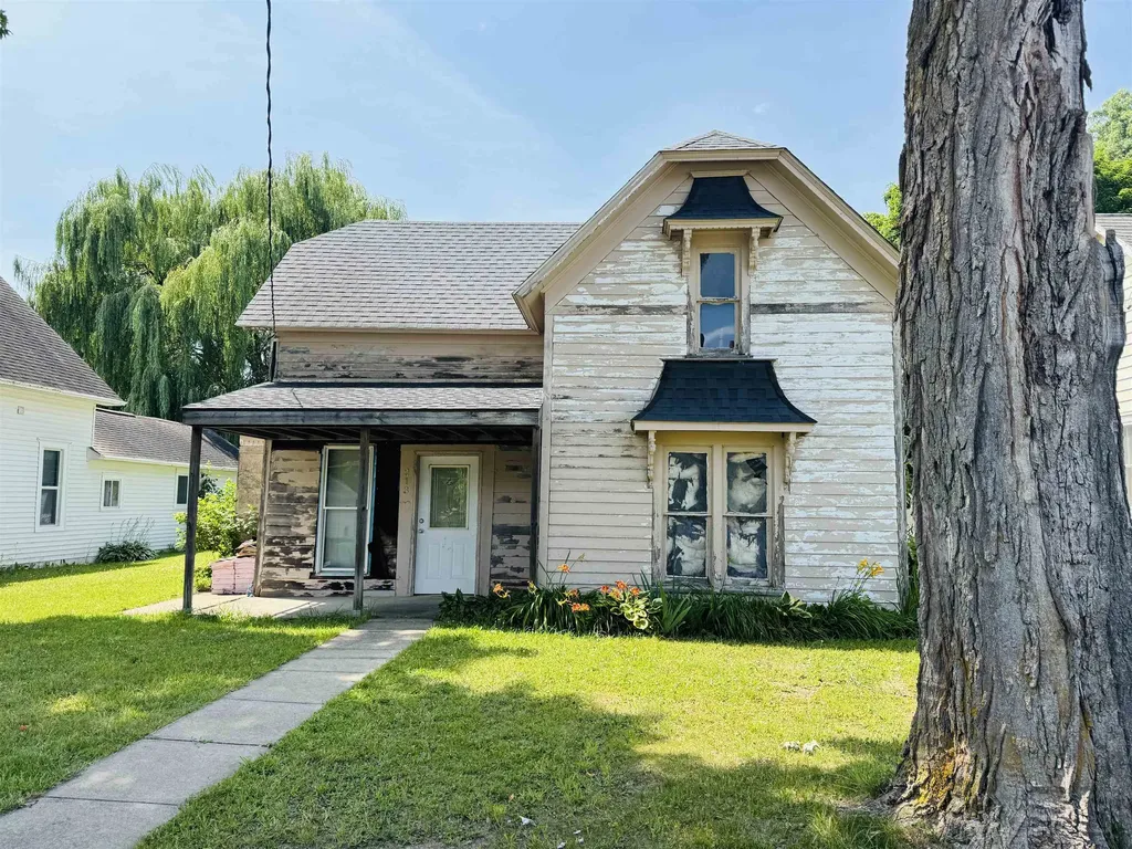 213 N Pine Street Lake City City MI 49651