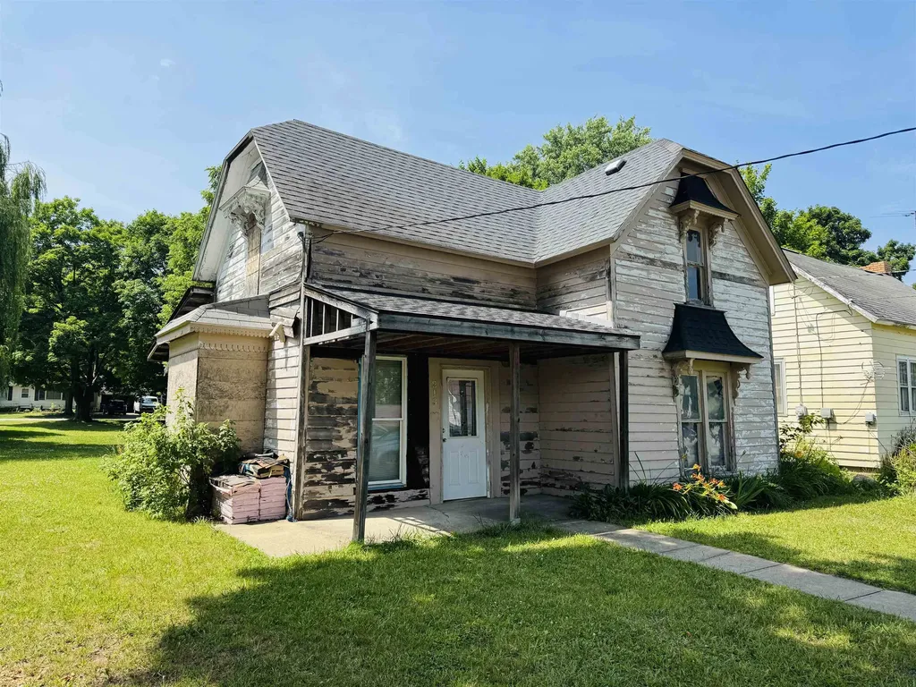 213 N Pine Street Lake City City MI 49651