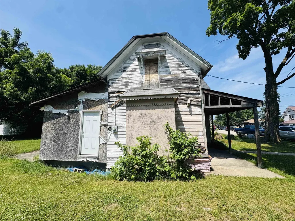 213 N Pine Street Lake City City MI 49651
