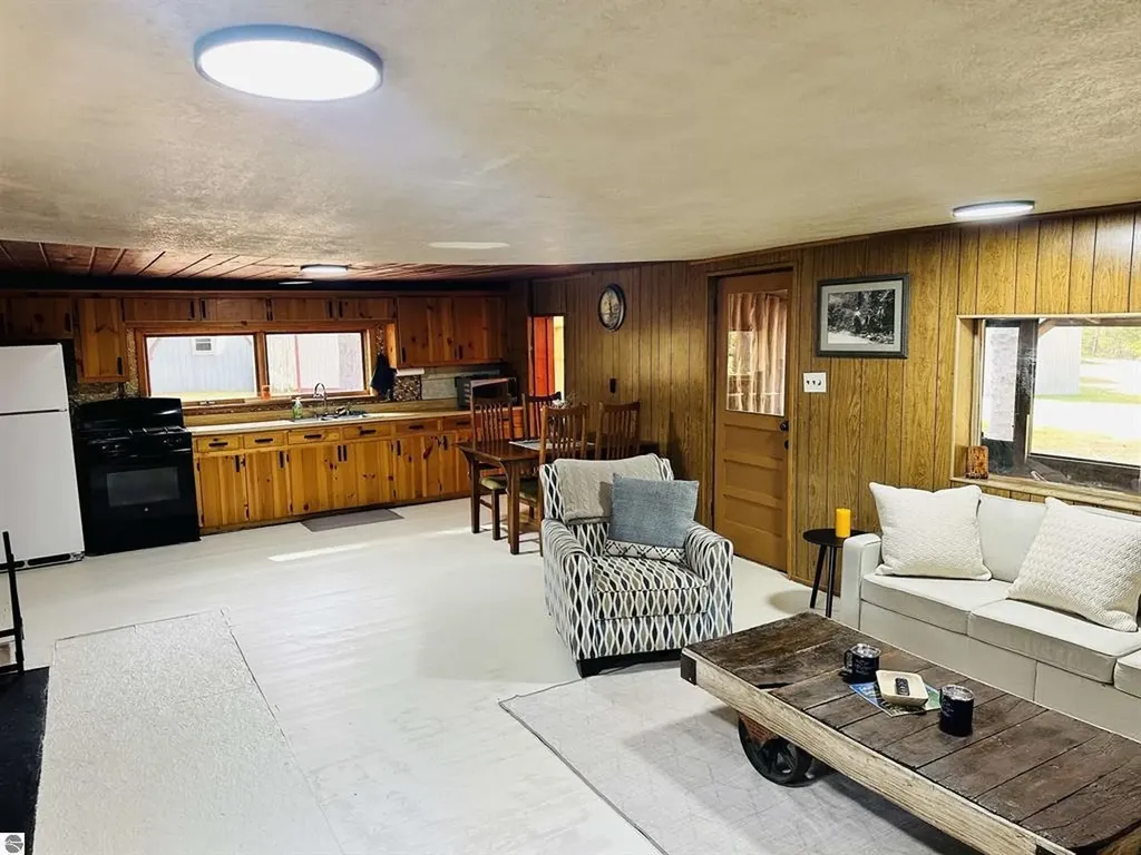 2706 Newatch Avenue Grayling Charter Township MI 49738