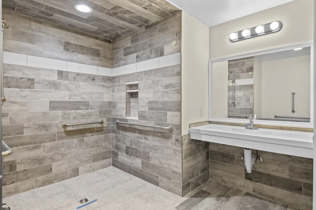 3205 Supply Road East Bay Township MI 49686