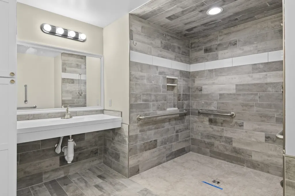 3255 Mahoney Drive East Bay Township MI 49686