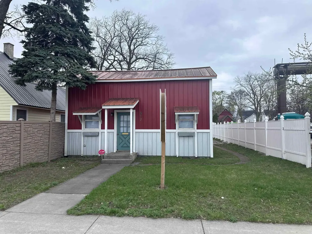 517 E Eighth Street Traverse City City MI 49686