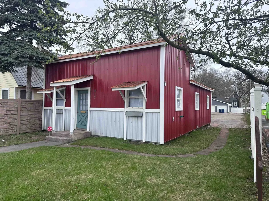 517 E Eighth Street Traverse City City MI 49686